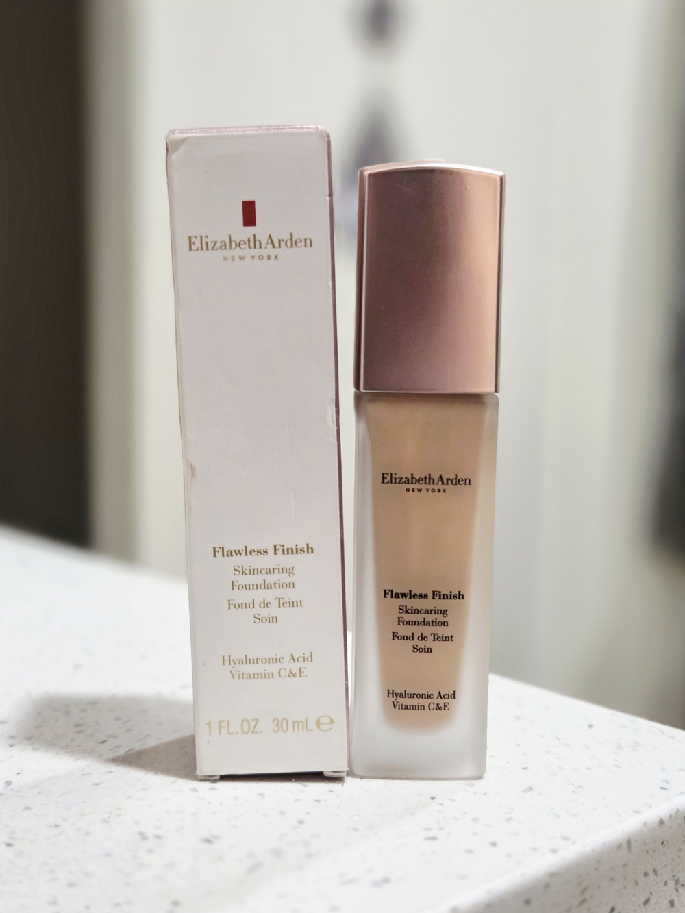 Elizabeth Arden Flawless Finish Skincaring Foundation - 260N